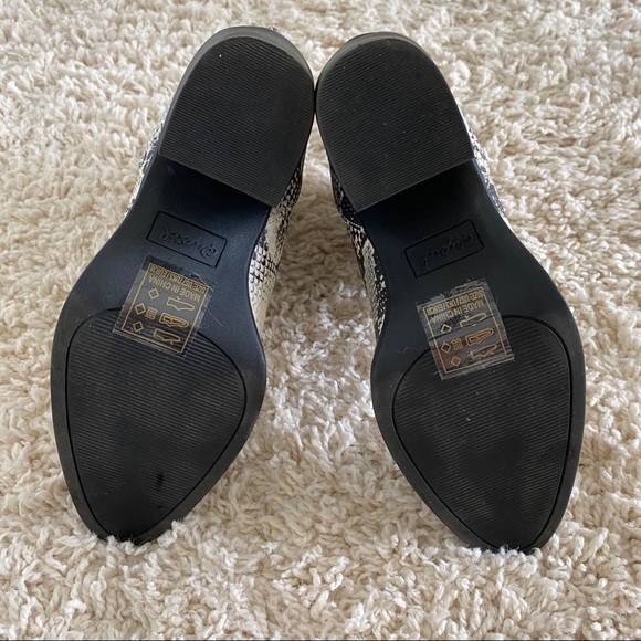 SOLD❌Qupid Block Heel Snakeskin Print Booties - Picture 6 of 8